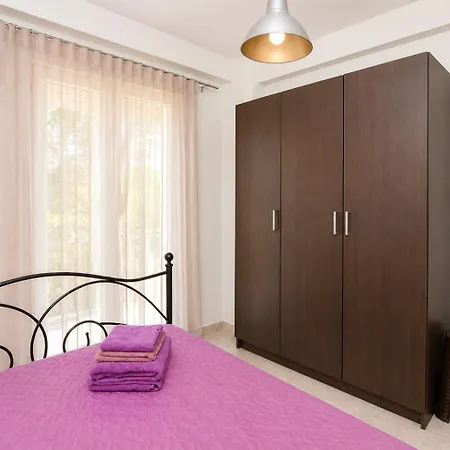 Properstay 112 - Maison Calme Holiday home *