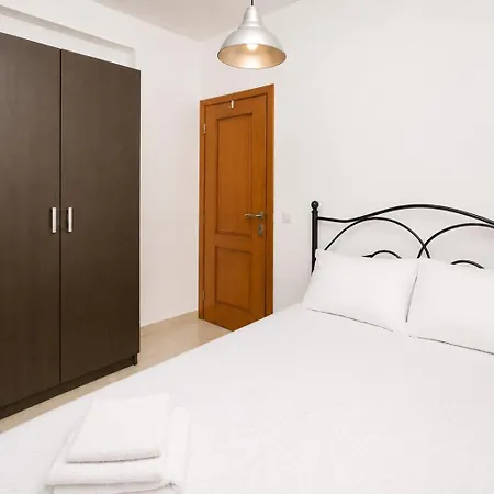 Properstay 112 - Maison Calme Holiday home *